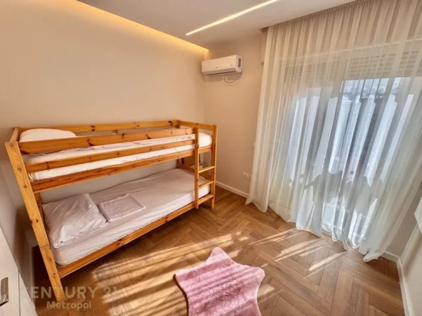 Tirane, jepet me qera apartament 2+1 Kati 5, 99 m² 1.150 € (Pazari i ri)