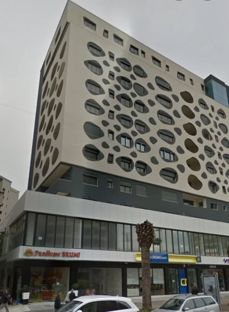 Vlore, jepet me qera nga Pronari, pa-komision dyqan Kati 1, 80 m² 1.300 € (Blv.Ismail Qemali, Vlore)