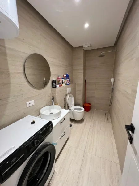 Tirane, jepet me qera apartament 2+1 , 500 € (astir)