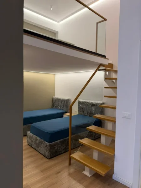 Tirane, jepet me qera apartament duplex Dublex , 550 € 