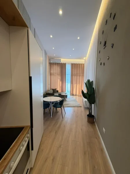 Tirane, jepet me qera apartament duplex Dublex , 550 € 