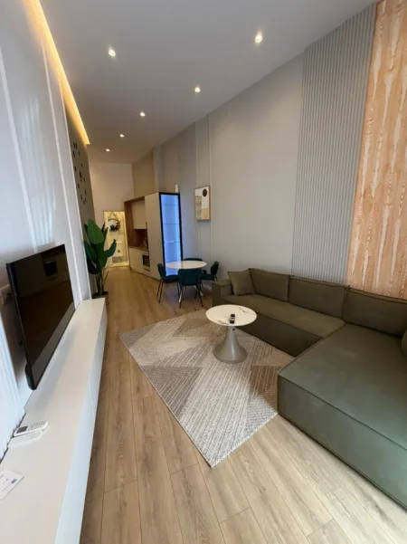 Tirane, jepet me qera apartament duplex Dublex , 550 € 