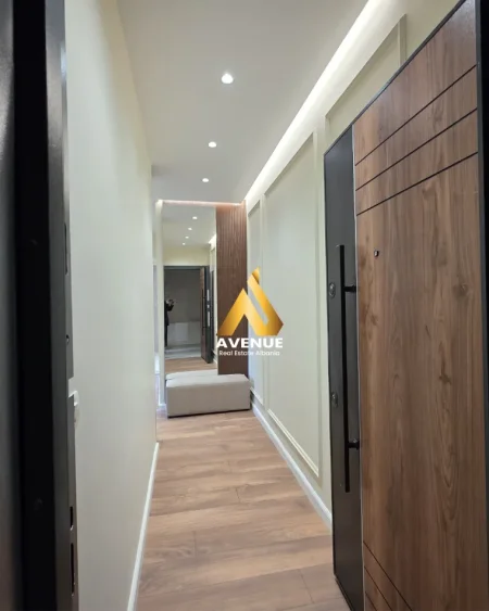 Tirane, shitet apartament 1+1+Ballkon Kati 3, 57 m² 163.000 € (Rruga Mine Peza)