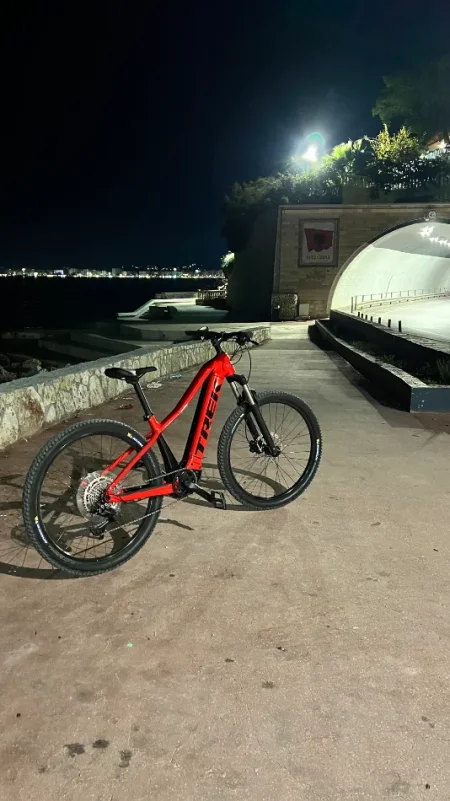Vlore, shes Trek E-MTB powerfly 4 gen 4