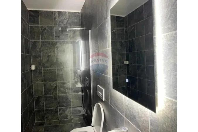Tirane, jepet me qera apartament 2+1 Kati 5, 100 m² 700 € (Shkolla e Bashkuar)
