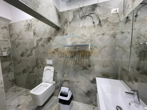Tirane, jepet me qera apartament 2+1+Ballkon Kati 0, 90 m² 885 € (Liqeni i Thate)