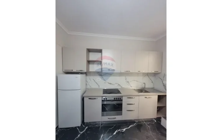 Tirane, jepet me qera apartament 1+1 Kati 2, 35 m² 350 € (Tirana Golden Park)