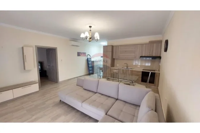 Tirane, jepet me qera apartament 1+1 , 70 m² 550 € (Qsut)