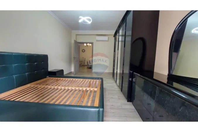 Tirane, jepet me qera apartament 1+1 , 70 m² 550 € (Qsut)