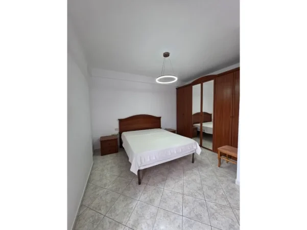 Tirane, jepet me qera apartament 3+1+Ballkon Kati 5, 109 m² 750 € (Siri Kodra)