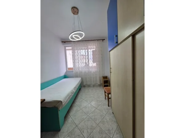 Tirane, jepet me qera apartament 3+1+Ballkon Kati 5, 109 m² 750 € (Siri Kodra)