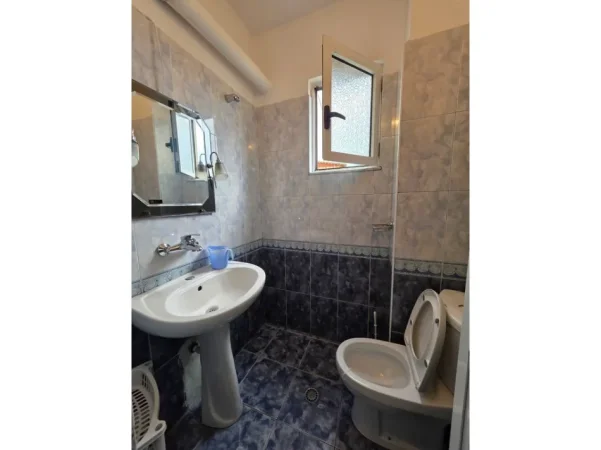 Tirane, jepet me qera apartament 3+1+Ballkon Kati 5, 109 m² 750 € (Siri Kodra)