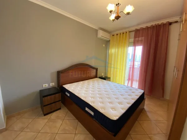 Tirane, jepet me qera apartament 2+1+Ballkon Kati 7, 90 m² 600 € (Unaza e Re)