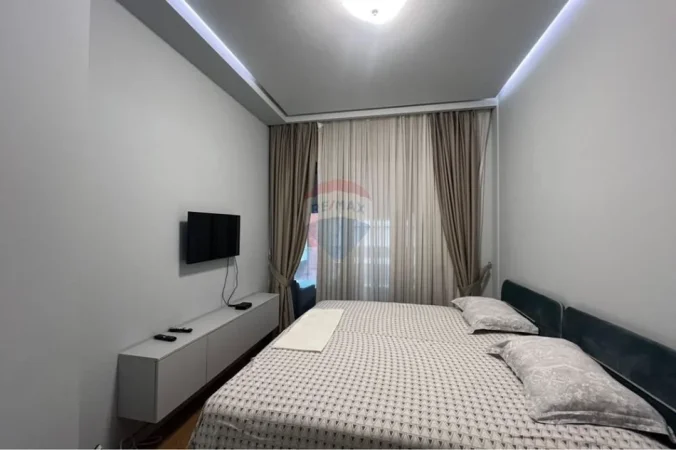 Tirane, jepet me qera apartament 1+1 , 82 m² 900 € 