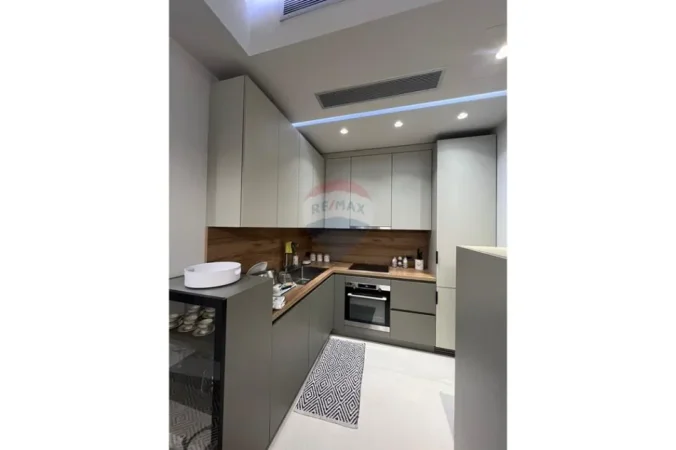 Tirane, jepet me qera apartament 1+1 , 82 m² 900 € 