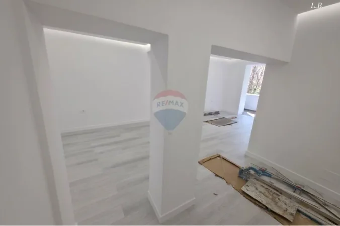 Tirane, jepet me qera zyre Kati 2, 90 m² 1.300 € (Rruga Barrikada)