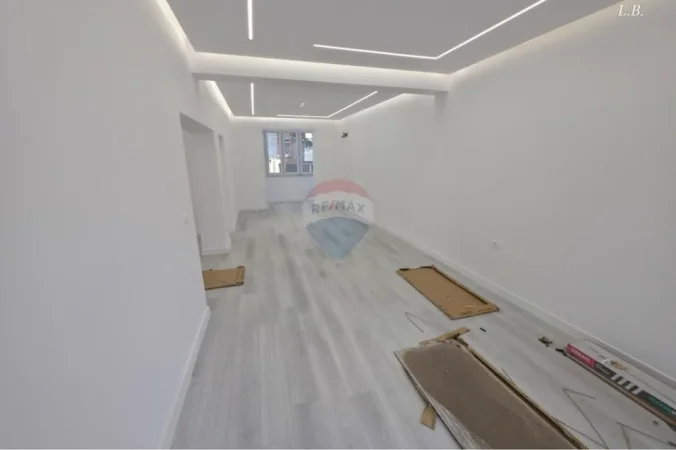 Tirane, jepet me qera zyre Kati 2, 90 m² 1.300 € (Rruga Barrikada)