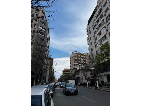 Tirane, shitet apartament 1+1+Ballkon Kati 1, 56 m² 141.725 € (Rruga e Barrikadave)