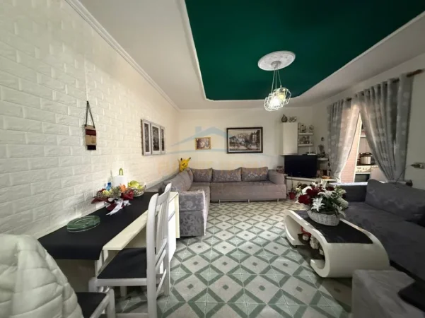 Tirane, shitet apartament 1+1 Kati 3, 50 m² 150.000 € (Rruga Siri Kodra)
