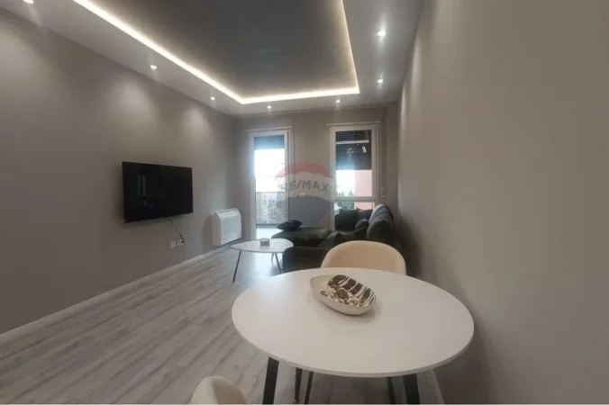 Tirane, jepet me qera apartament 1+1 Kati 3, 75 m² 650 € (Rruga Egnatia)