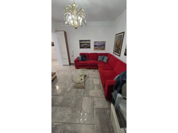 Tirane, jepet me qera apartament 2+1 Kati 3, 62 m² 580 € (Rruga Dibrës)