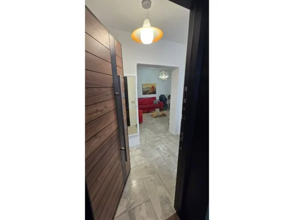 Tirane, jepet me qera apartament 2+1 Kati 3, 62 m² 580 € (Rruga Dibrës)