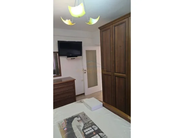 Tirane, jepet me qera apartament 2+1 Kati 3, 62 m² 580 € (Rruga Dibrës)