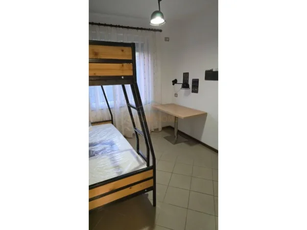 Tirane, jepet me qera apartament 2+1 Kati 3, 62 m² 580 € (Rruga Dibrës)