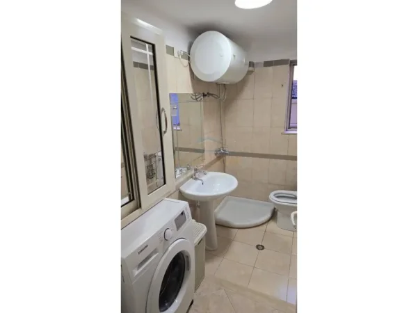 Tirane, jepet me qera apartament 2+1 Kati 3, 62 m² 580 € (Rruga Dibrës)