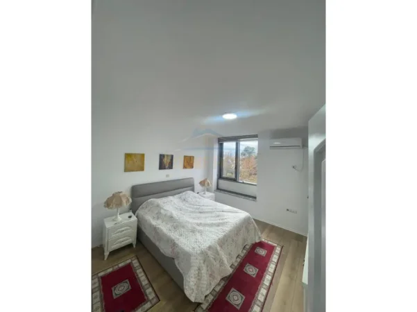 Tirane, jepet me qera apartament 2+1+Ballkon Kati 3, 108 m² 1.000 € (Qender)