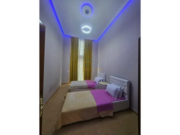 Tirane, jepet me qera apartament 2+1 Kati 1, 145 m² 500 € (Yzberisht)