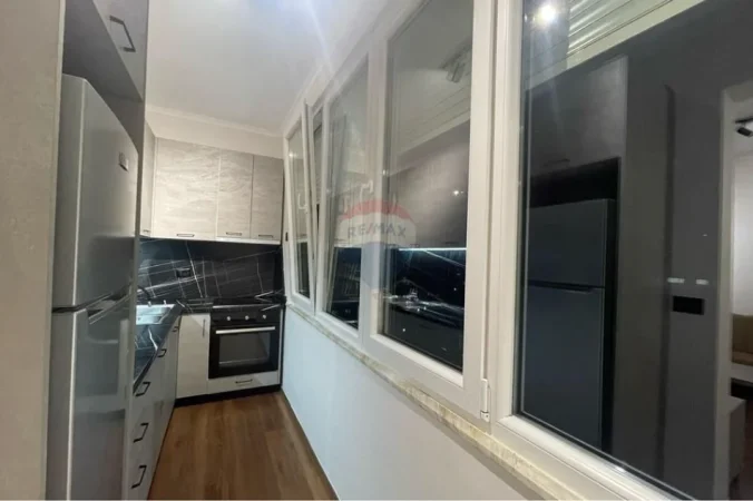 Tirane, jepet me qera apartament 1+1 Kati 3, 60 m² 500 € (Rruga Muhamet Gjollesha, Hotel Doro CIty)