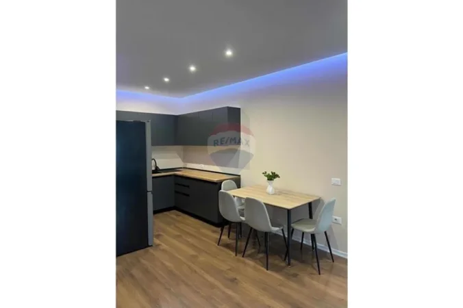 Tirane, jepet me qera apartament , 112 m² 700 € (Shkolla e Bashkuar, Tiranë)