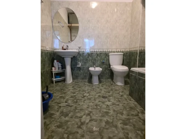 Tirane, jepet me qera apartament 3+1 Kati 5, 109 m² 750 € (Rruga Siri Kodra)