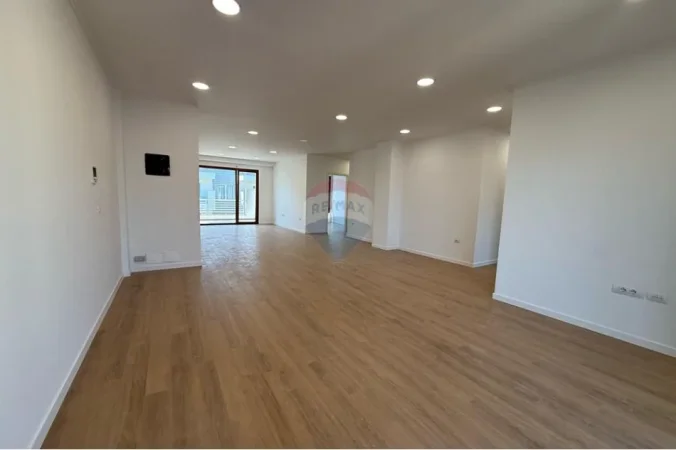 Tirane, jepet me qera , 190 m² 2.600 € (Blv Gjergj Fishta)