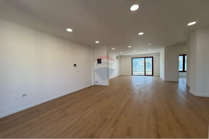 Tirane, jepet me qera , 190 m² 2.600 € (Blv Gjergj Fishta)
