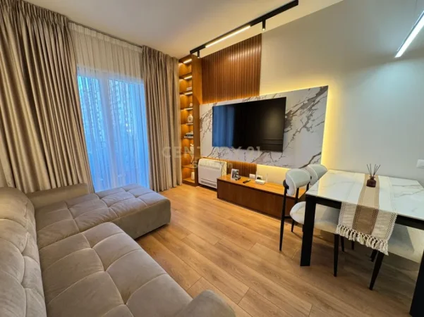 Tirane, shitet apartament 1+1+Ballkon Kati 4, 59 m² (pallati me shigjeta)