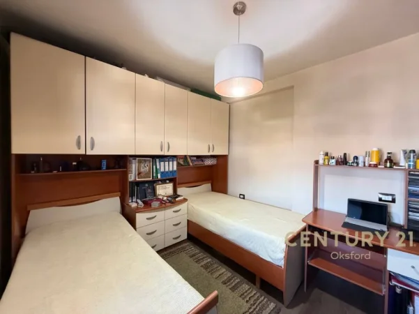 Tirane, shitet apartament 2+1+Ballkon Kati 9, 80 m² 165.000 € (oish fusha aviacionit)
