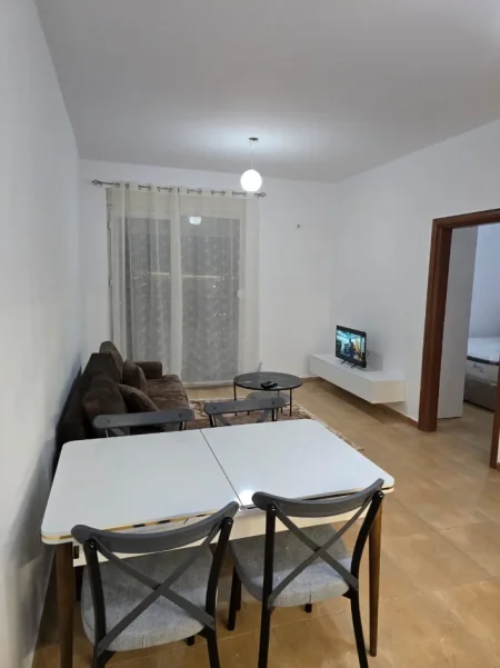 Tirane, jepet me qera apartament 2+1+Ballkon Kati 8, 95 m² 450 € (Apartament 2+1 Per Qera Prane Casa Italia I Sapomobiluar)