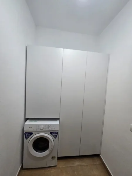 Tirane, jepet me qera apartament 2+1+Ballkon Kati 8, 95 m² 450 € (Apartament 2+1 Per Qera Prane Casa Italia I Sapomobiluar)