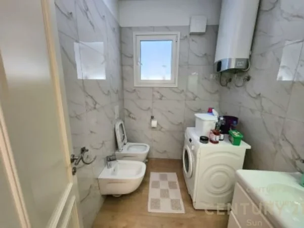 Tirane, jepet me qera apartament 3+1+Ballkon Kati 2, 137 m² 1.000 € (zogu zi)