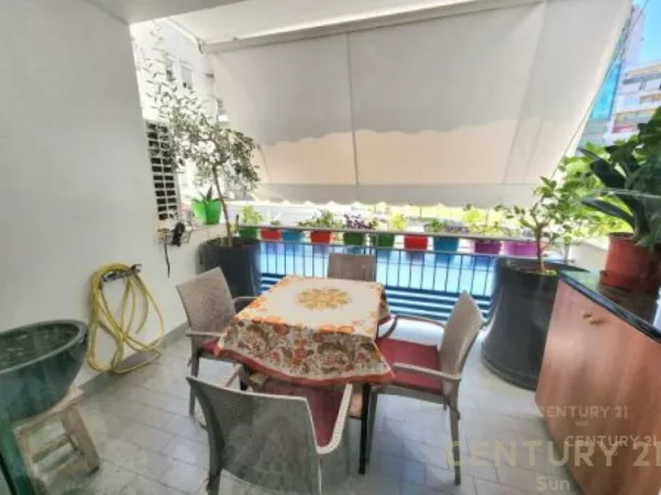 Tirane, jepet me qera apartament 3+1+Ballkon Kati 2, 137 m² 1.000 € (zogu zi)
