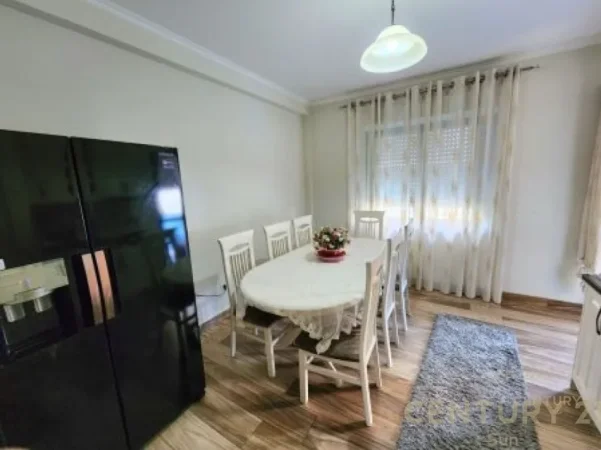 Tirane, jepet me qera apartament 3+1+Ballkon Kati 2, 137 m² 1.000 € (zogu zi)