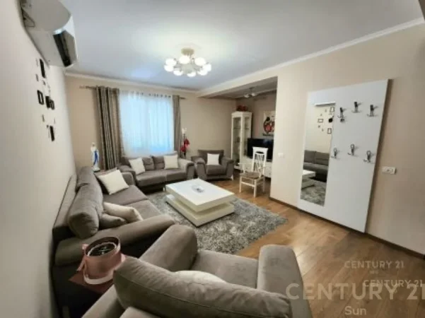 Tirane, jepet me qera apartament 3+1+Ballkon Kati 2, 137 m² 1.000 € (zogu zi)