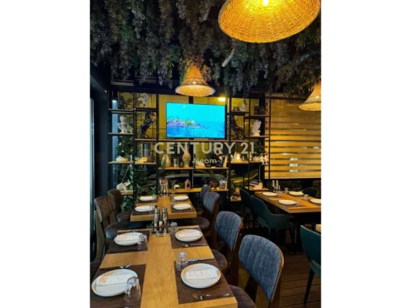 Tirane, shitet bar-resorant Kati 0, 190 m² (MOZAIKU I TIRANES.)