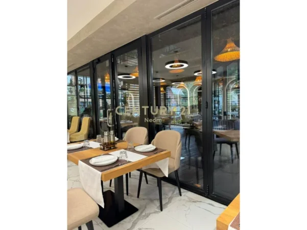 Tirane, shitet bar-resorant Kati 0, 190 m² (MOZAIKU I TIRANES.)