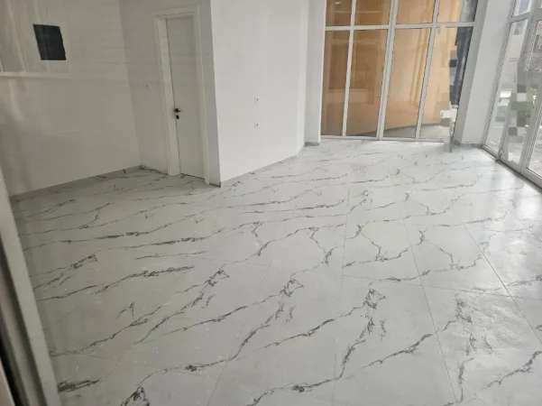 Tirane, jepet me qera zyre Kati 2, 50 m² 1.300 € (Prane ETC)