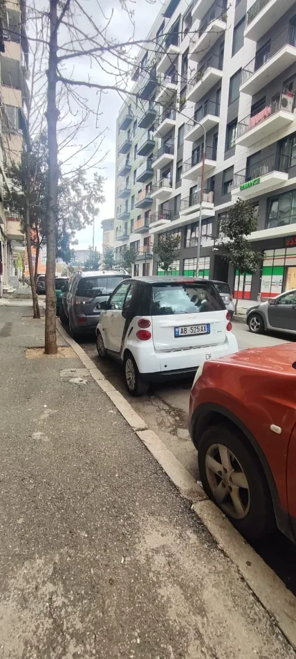 Tirane, shitet dyqan Kati 0, 30 m² (Margarita Tutulani)