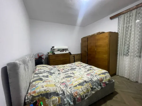 Tirane, jepet me qera apartament 2+1+Ballkon Kati 2, 75 m² 500 € (Selvia/Rr.Saraceve)