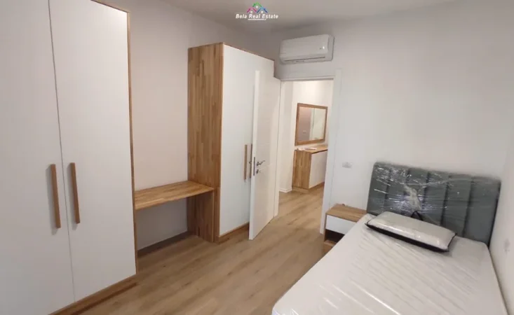 Tirane, jepet me qera apartament 2+1+Ballkon Kati 6, 110 m² 1.000 € (Kompleksi Erli)